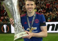 包含今晨纽卡斯尔备战社区盾，官宣签约细节曝光，赛场秩序良好，控场能力受关注的词条-九游官方平台