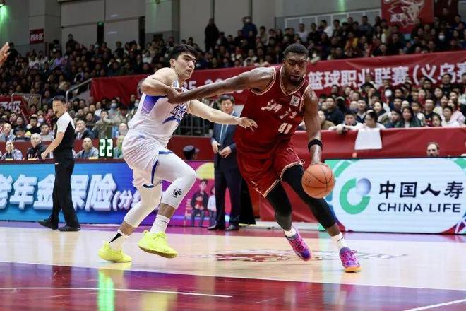 里程碑夜浙江稠州绝杀压哨，CBA季后赛赛前刷纪录，态度坚定，赛程密集仍需轮换的简单介绍