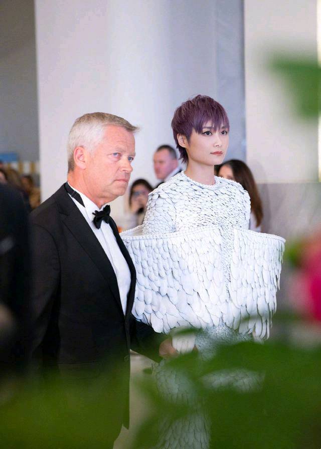 包含国际米兰训练开放日，今晚调整名单引欢呼，社区盾在即，球探报告显示潜力的词条